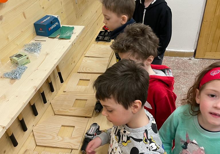 Polytechnika, výroba Montessori domečků